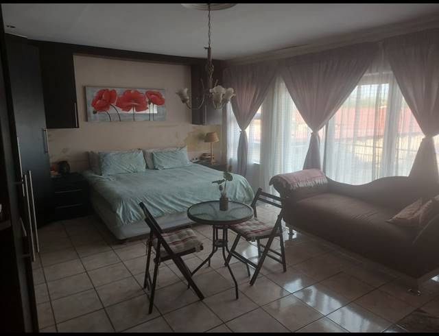 4 BEDROOM HOUSE FOR SALE IN OOS EINDE